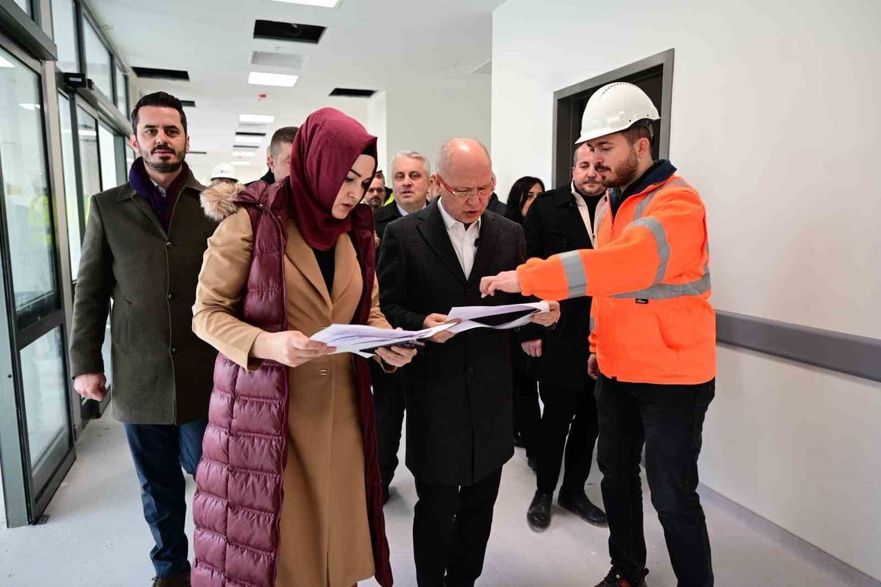 AK PARTİ BURSA İL BAŞKANI DAVUT GÜRKAN, ACEMLER’DE YAPIMI DEVAM EDEN 1315 YATAKLI ALİ OSMAN SÖNMEZ...