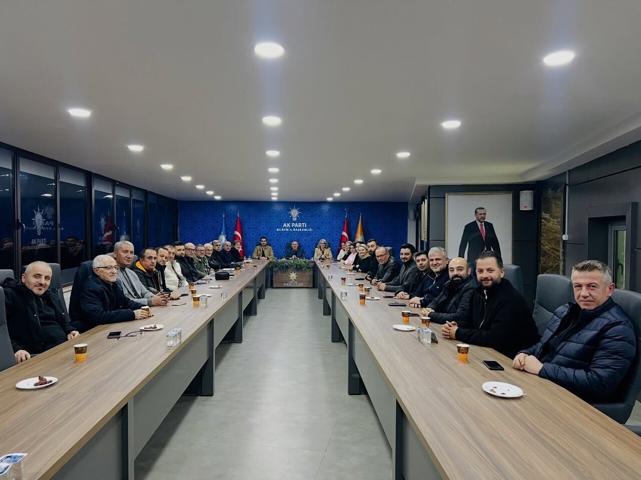 AK PARTİ’ DE HAFTALIK OLAĞAN TOPLANTISINI GERÇEKLEŞTİRDİ