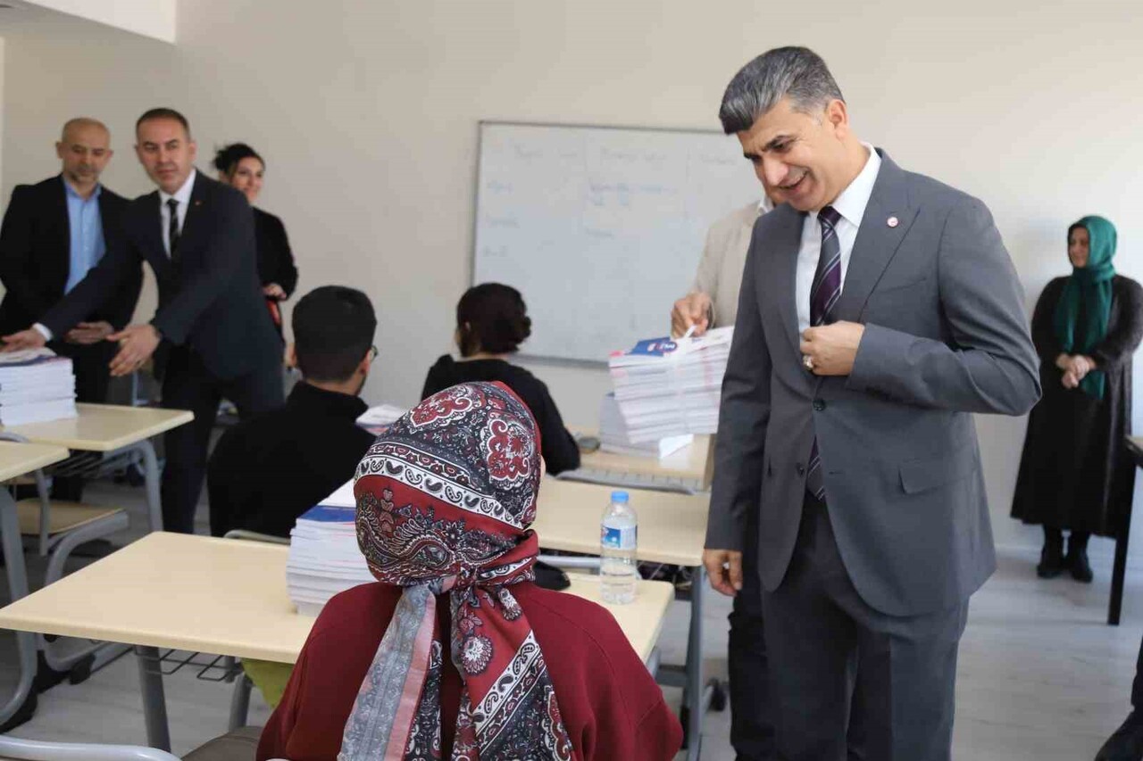 AKDENİZ KAYMAKAMI VE BELEDİYE BAŞKAN VEKİLİ ZEYİT ŞENER, KÜLTÜR VE SOSYAL İŞLER MÜDÜRÜ SALİH ARI...