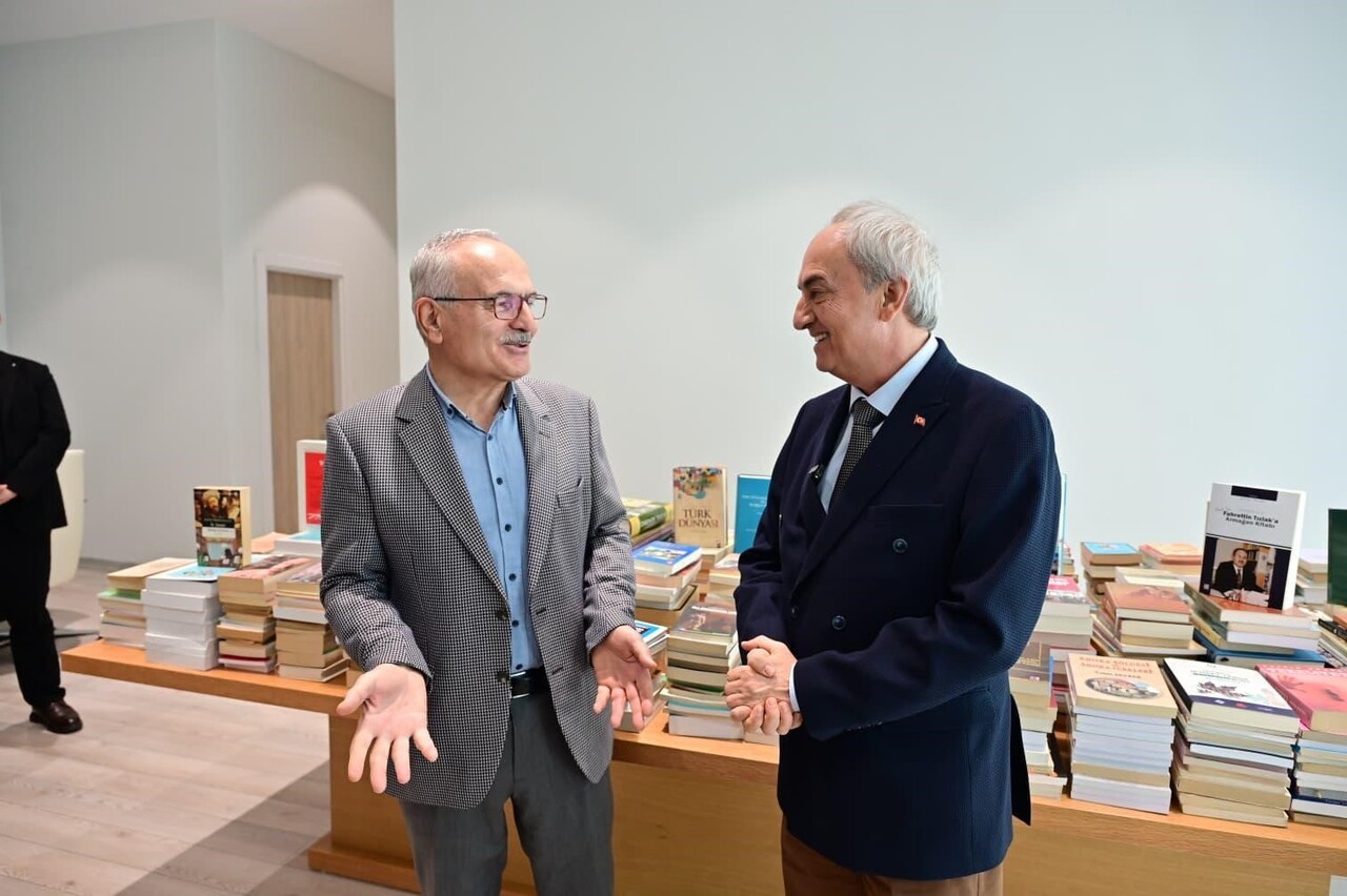 AKDENİZ ÜNİVERSİTESİ EDEBİYAT FAKÜLTESİ TARİH BÖLÜMÜNDEN EMEKLİ OLAN PROF. DR. FAHRETTİN TIZLAK...