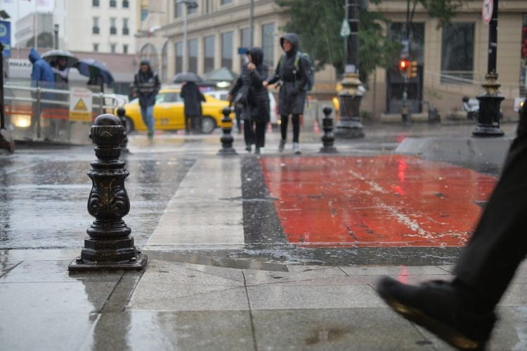 AKOM, İSTANBUL İÇİN BUGÜNDEN İTİBAREN İZLANDA SOĞUK HAVA DALGASININ ETKİLİ OLACAĞINA İLİŞKİN...