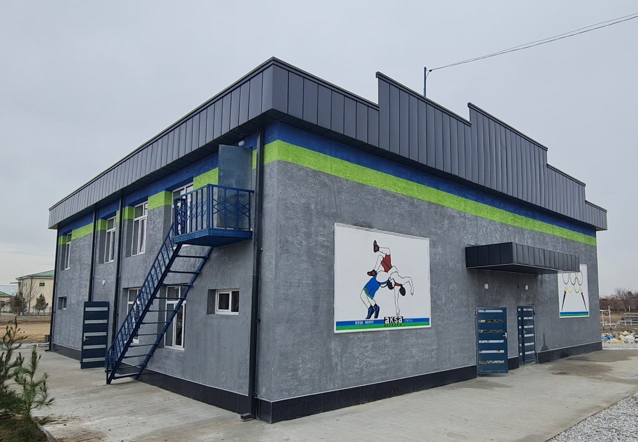 AKSA ENERJİ, ÖZBEKİSTAN'IN BUHARA KENTİNDEKİ 50 YILLIK BİR OKULUN SPOR SALONUNU YENİLEDİ....