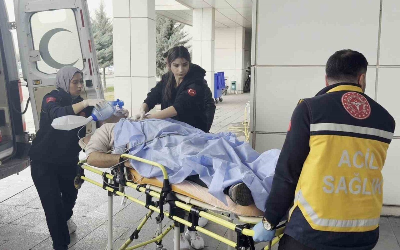 AKSARAY’DA 2 ARACIN ÇARPIŞMASI SONUCU MEYDANA GELEN MADDİ HASARLI TRAFİK KAZASINDA OLAY YERİNE...