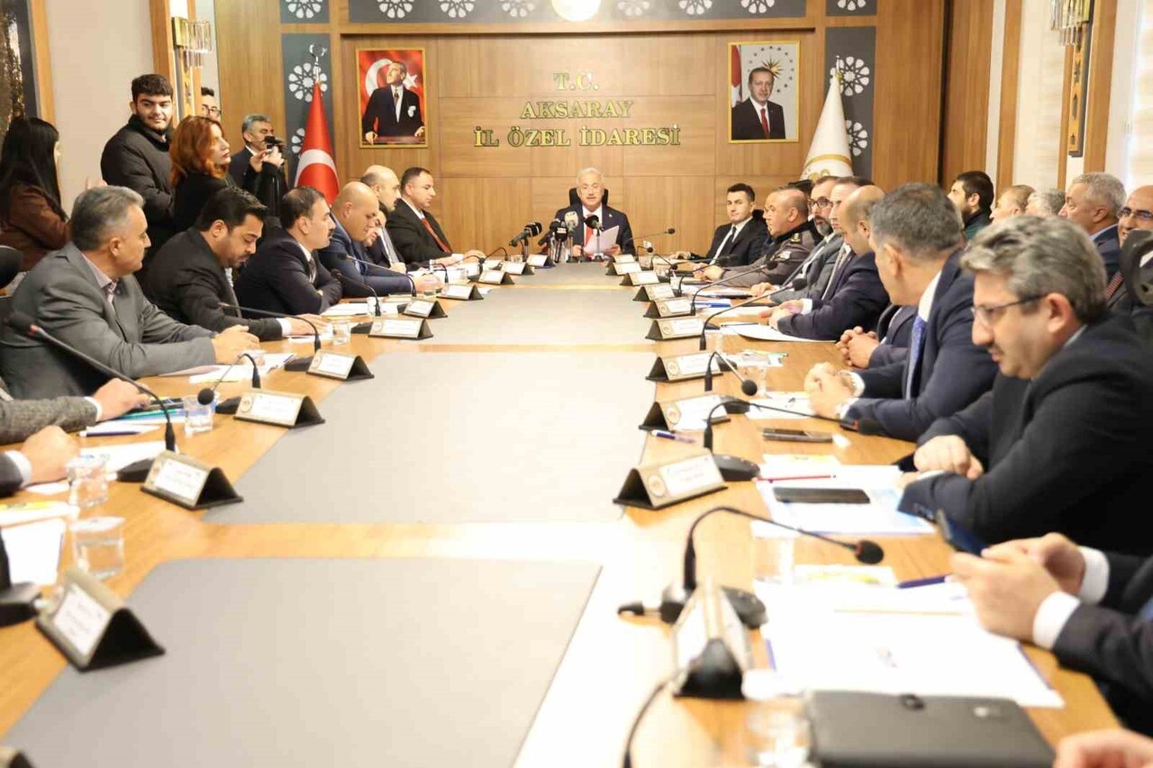 AKSARAY’DA 2025-2026 KIŞ SEZONU İÇİN AKSARAY VALİSİ MEHMET ALİ KUMBUZOĞLU KIŞ TEDBİRLERİ...