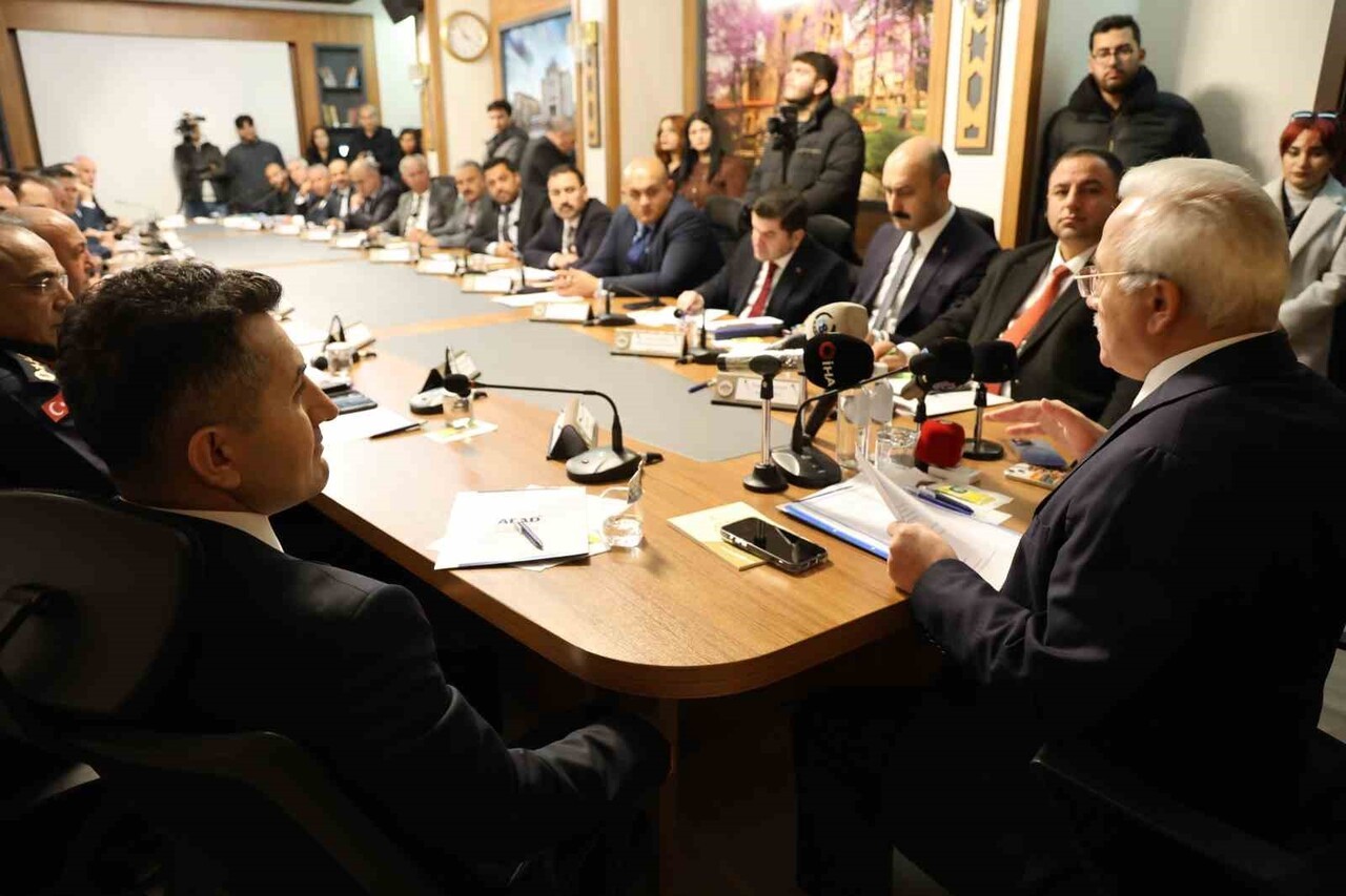 AKSARAY’DA 2025-2026 KIŞ SEZONU İÇİN AKSARAY VALİSİ MEHMET ALİ KUMBUZOĞLU KIŞ TEDBİRLERİ...