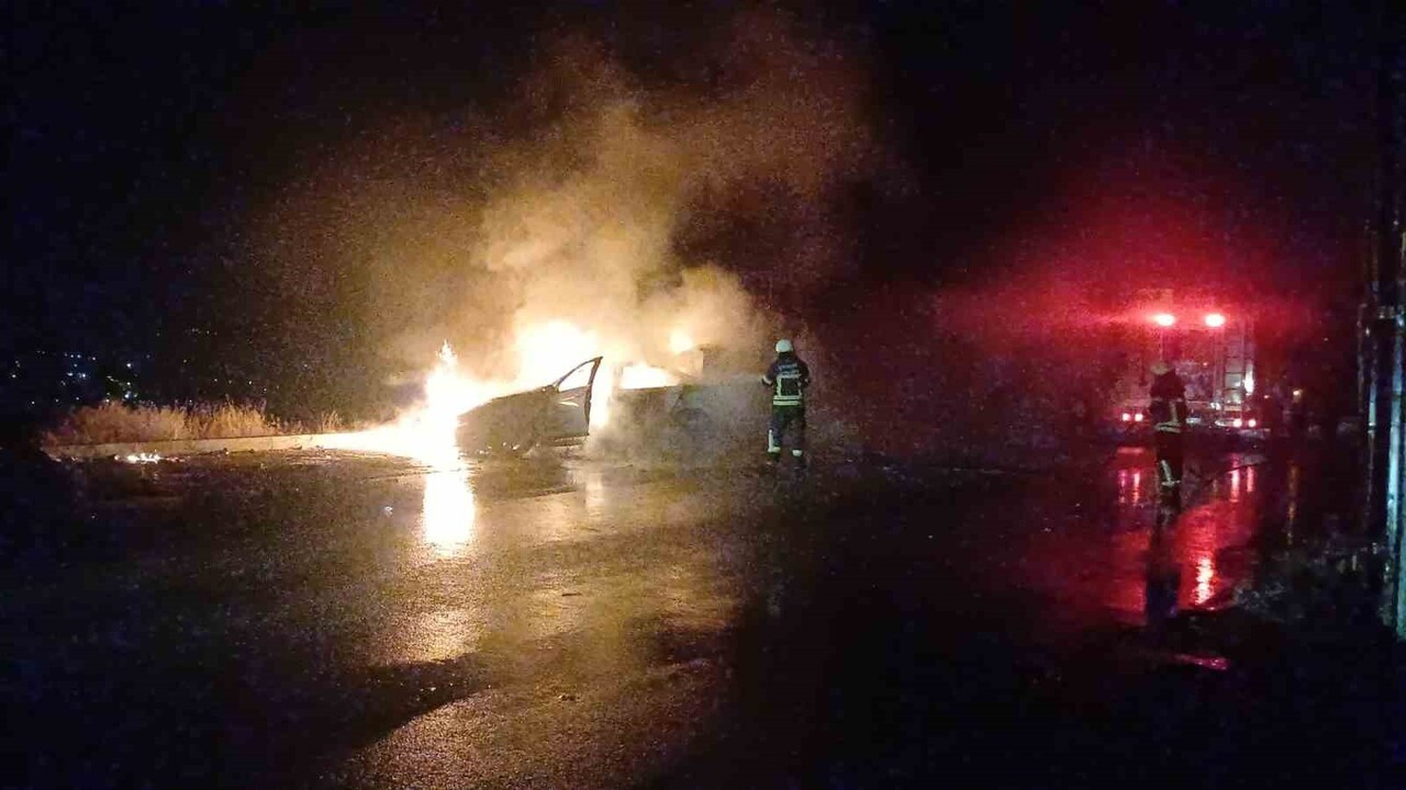 ALEV TOPUNA DÖNEN OTOMOBİLDEN GÖRÜNTÜ