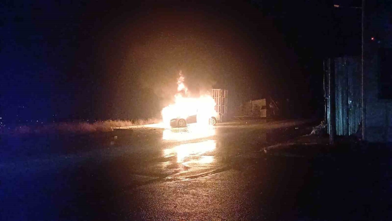 ALEV TOPUNA DÖNEN OTOMOBİLDEN GÖRÜNTÜ