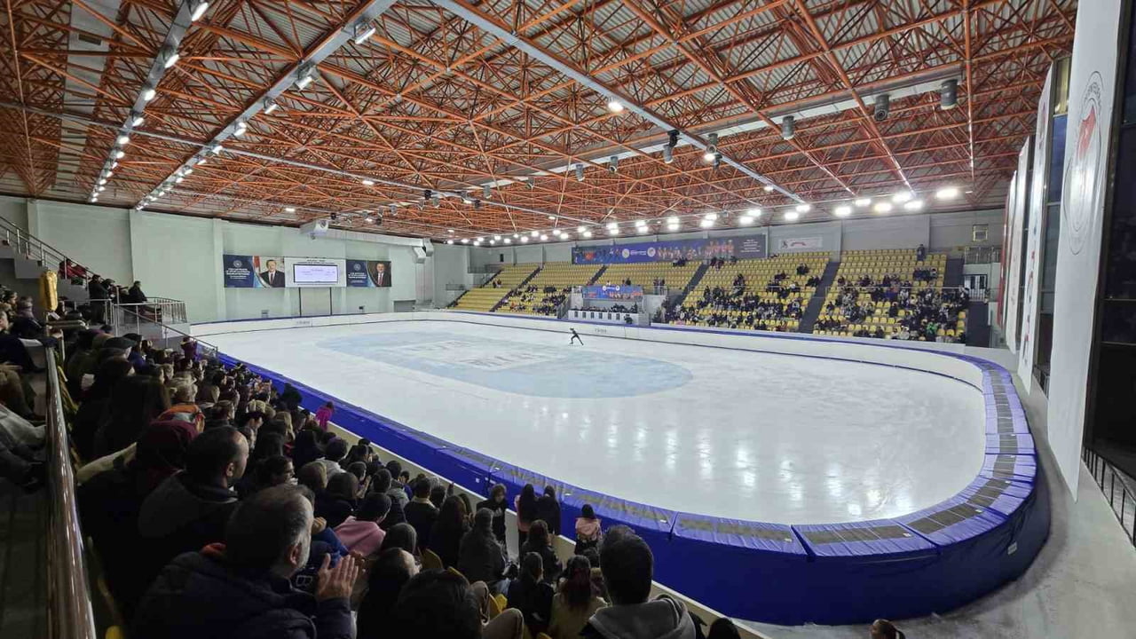 ALKIŞLAR ARASINDA SON KEZ PİSTE ÇIKAN BAŞARILI SPORCU, "25 YILIN ARDINDAN SPORCULUĞUMU...