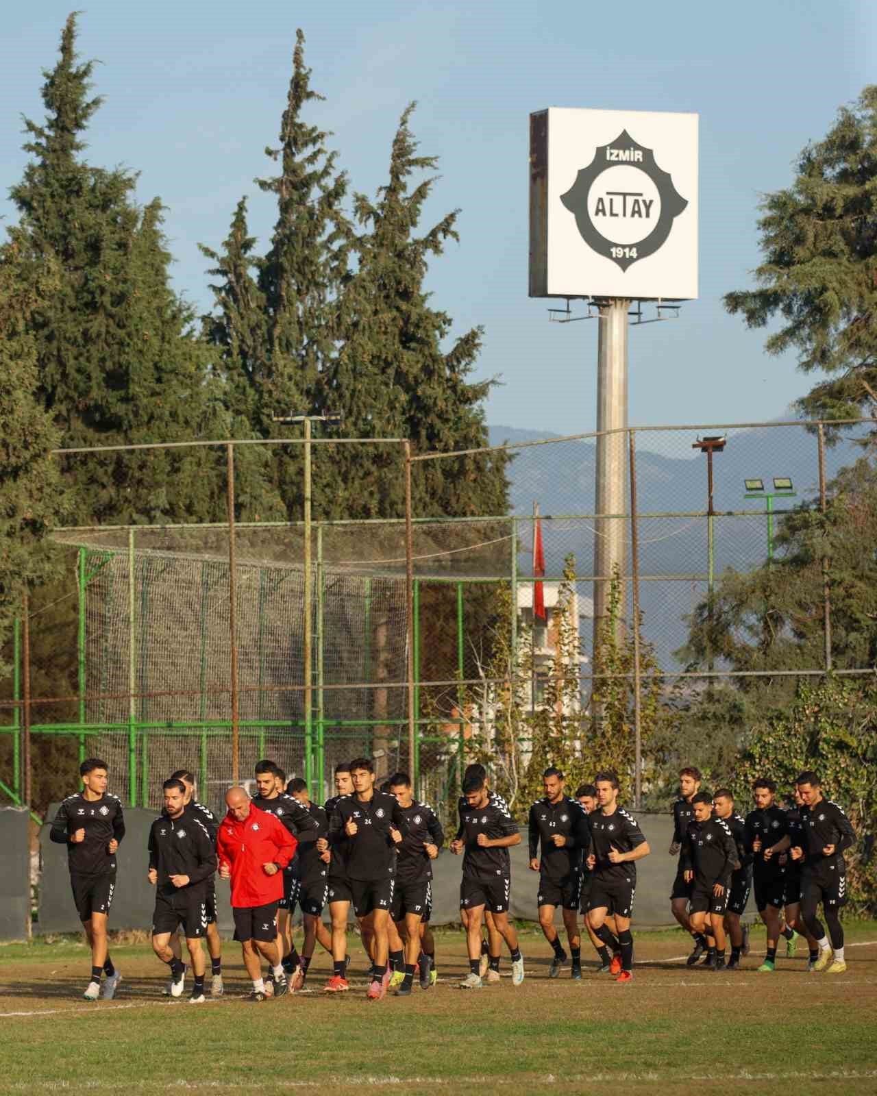 ALTAY, 8 OCAK’A KADAR ESKİ 4 YABANCI OYUNCUSUYLA ANLAŞMA SAĞLAYAMAZSA, FIFA’DAN TOPLAM 18 PUAN...