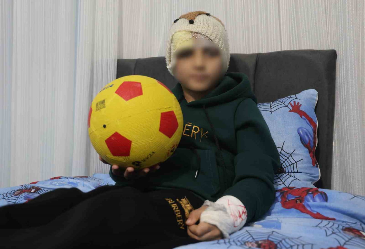 AMİR EL CEDDUĞ, HASTANEDEKİ TEDAVİSİNİN ARDINDAN TABURCU EDİLEREK EVİNE KAVUŞTU.