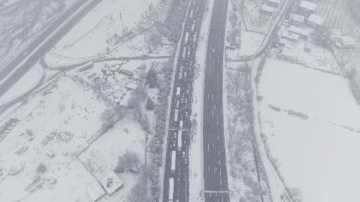 Anadolu otoyolunda kısmi kapanmalar ile yol hızlıca temizleniyor