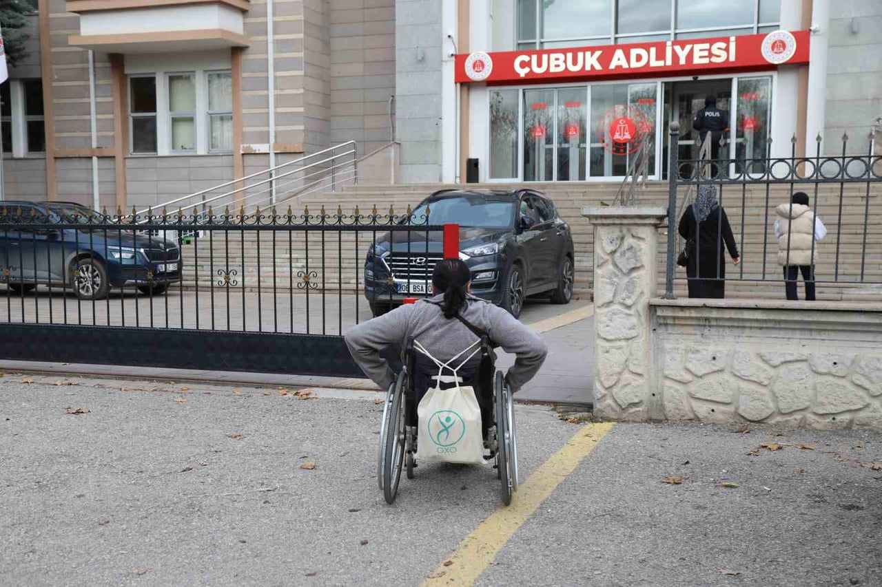 ANKARA’DA ‘CAM KEMİK’ HASTASI ENGELLİ BİR VATANDAŞ, ÖZEL TERTİBATLI ARACINA EL KONULMASI NEDENİYLE...