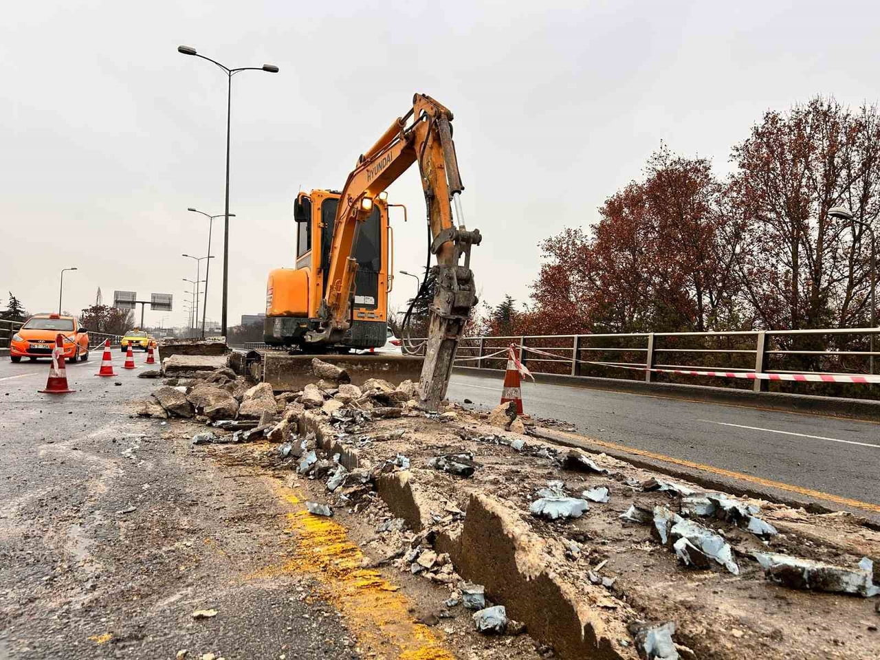 ANKARA’NIN KEÇİÖREN İLÇESİNDEKİ KÖPRÜSÜ ÇALIŞMASINDA TEK BİR İŞÇİNİN ÇALIŞMASI, İŞ ÇIKIŞ...