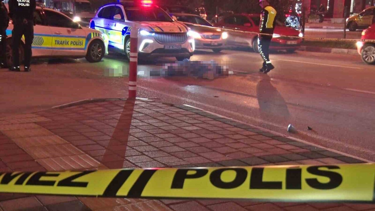 ANTALYA'DA DÜN MOTOSİKLETİ İLE SEYİR HALİNDEYKEN DAMPERLİ KAMYONUN ALTINDA KALARAK FECİ ŞEKİLDE...