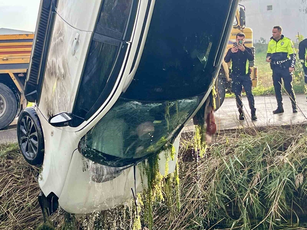 ANTALYA'DA GECE SAATLERİNDE OTOMOBİLİYLE EVİNDEN AYRILAN KADIN, SABAHA KARŞI DEREYE DÜŞEN ARAÇTA...