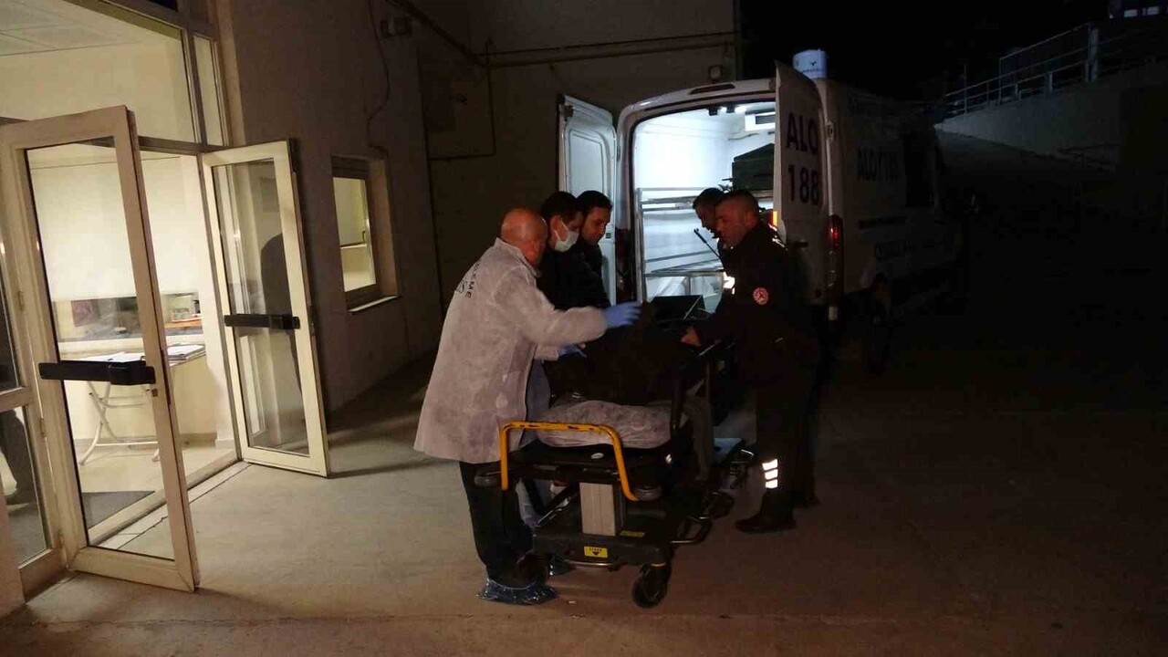 ANTALYA'NIN ALANYA İLÇESİNDE EVİNDE RAHATSIZLANARAK KALBİ DURAN AZERİ UYRUKLU GENÇ, KALDIRILDIĞI...