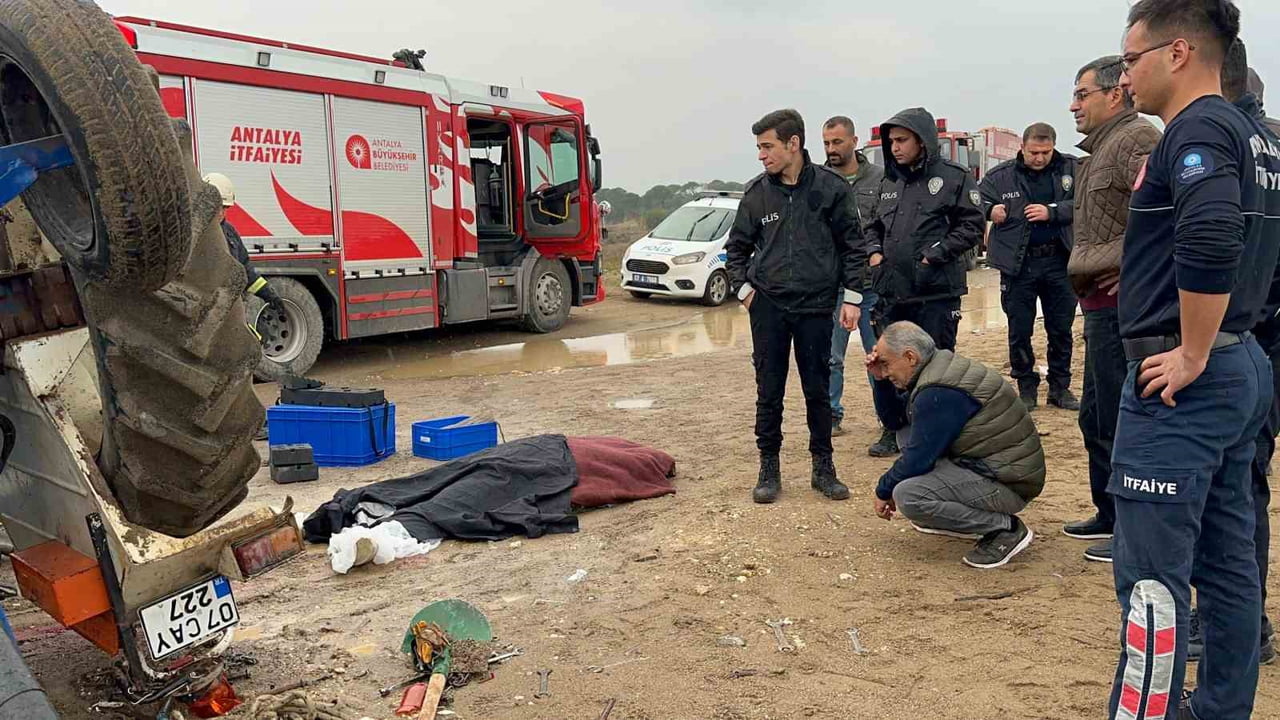 ANTALYA'NIN MERKEZ AKSU İLÇESİ KUNDU SAHİLİ'NDE MEYDANA GELEN TRAKTÖR KAZASINDA 18 YAŞINDAKİ BİR...