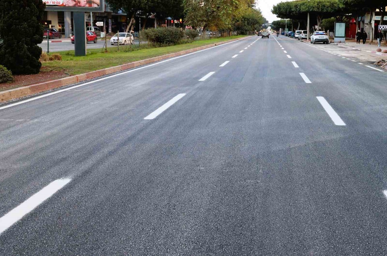 ANTALYA BÜYÜKŞEHİR BELEDİYESİ, KENT İÇİ TRAFİĞİNDE BÜYÜK ÖNEME SAHİP 100. YIL BULVARI ÜZERİNDE...