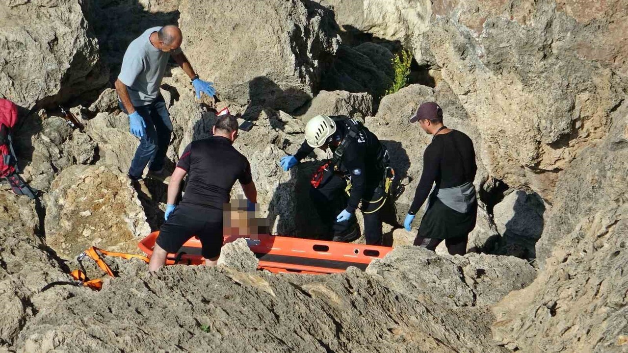 ANTALYA’DA 25 METRELİK FALEZLERDE KAYALIK ALANDA ÖLÜ OLARAK BULUNAN SAMİ KIRKUŞU’NUN YAKINLARININ...