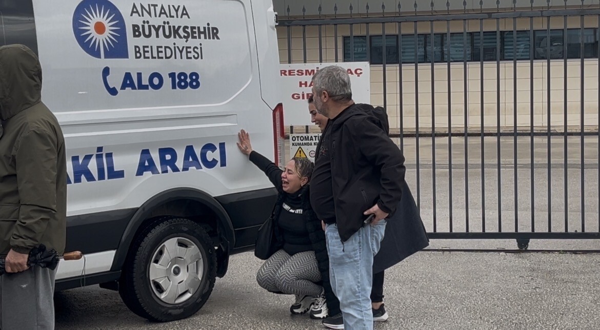 ANTALYA’DA 39 YAŞINDAKİ KADIN, EŞİYLE TARTIŞMASININ ARDINDAN OTOMOBİLİYLE EVDEN AYRILDIKTAN...