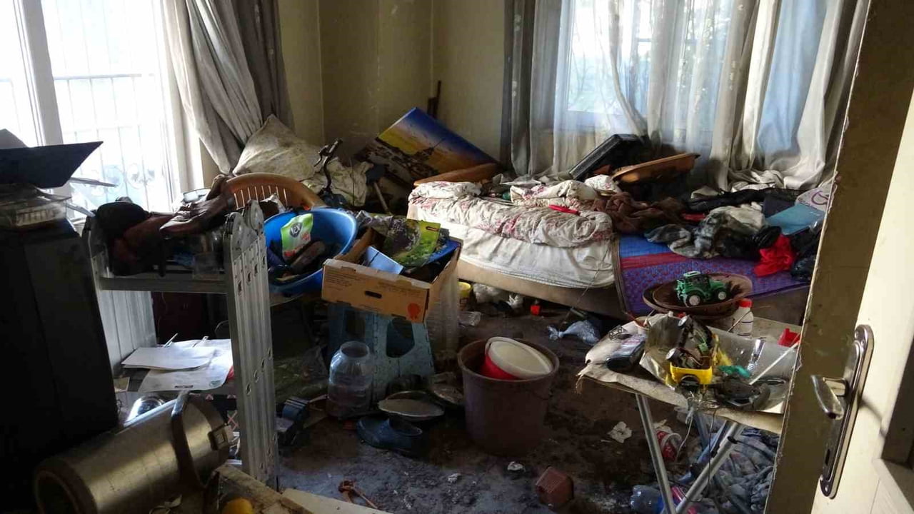 ANTALYA’DA APARTMAN SAKİNLERİNİN BAŞVURUSU SONUCU BAKIMA MUHTAÇ HALDEKİ YAŞLI ADAM BAKIMEVİNE...