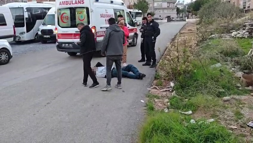 ANTALYA’DA HUSUMETLİLERİ İLE ÇIKAN TARTIŞMADA 1 KİŞİ BAŞ VE BACAK BÖLGESİNE ALDIĞI BIÇAK DARBELERİ...