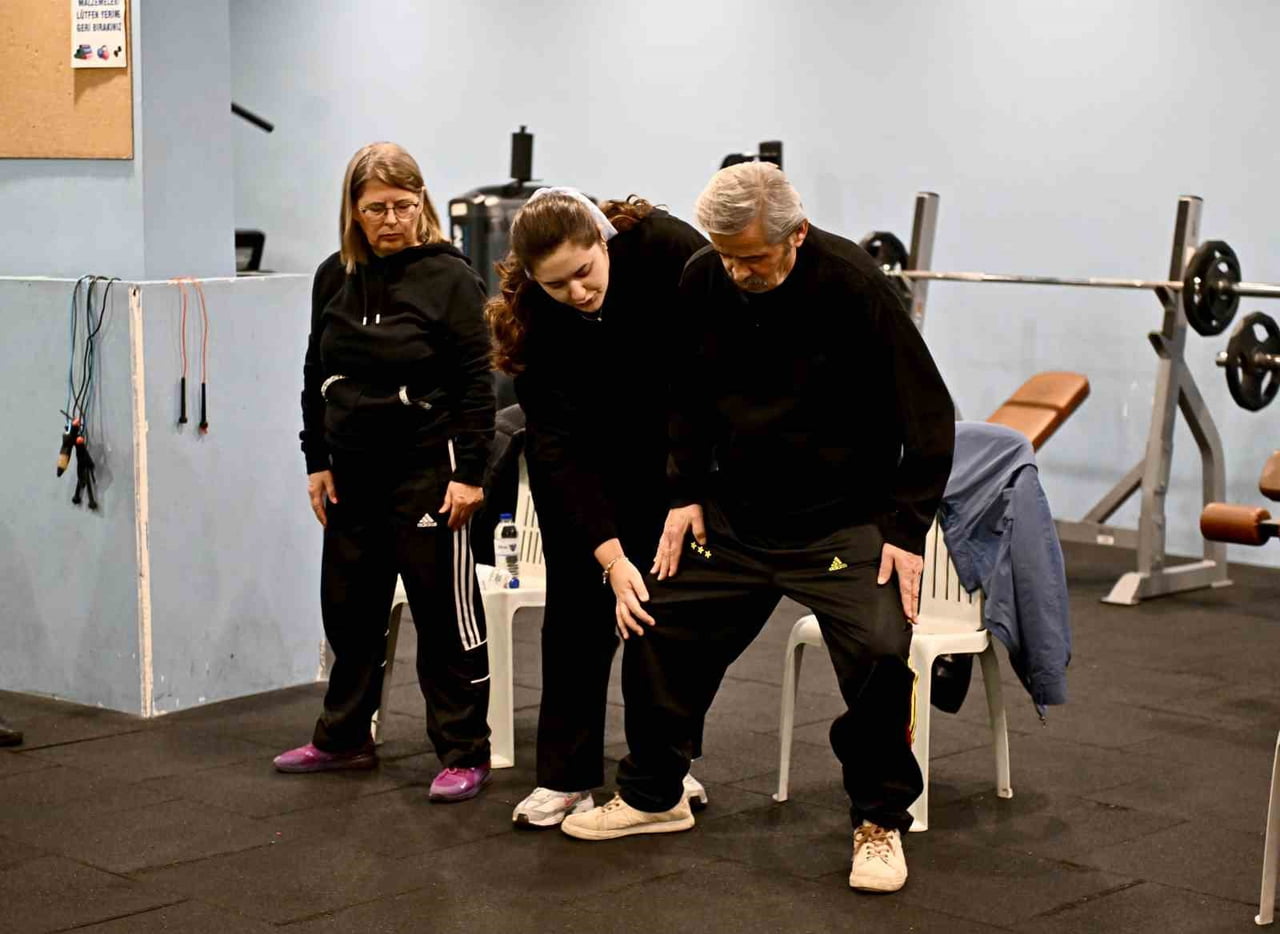 ANTALYA MURATPAŞA BELEDİYESİ, PARKİNSON HASTALIĞININ İLK EVRESİNDEKİ BİREYLERİN YAŞAM KALİTESİNİ...