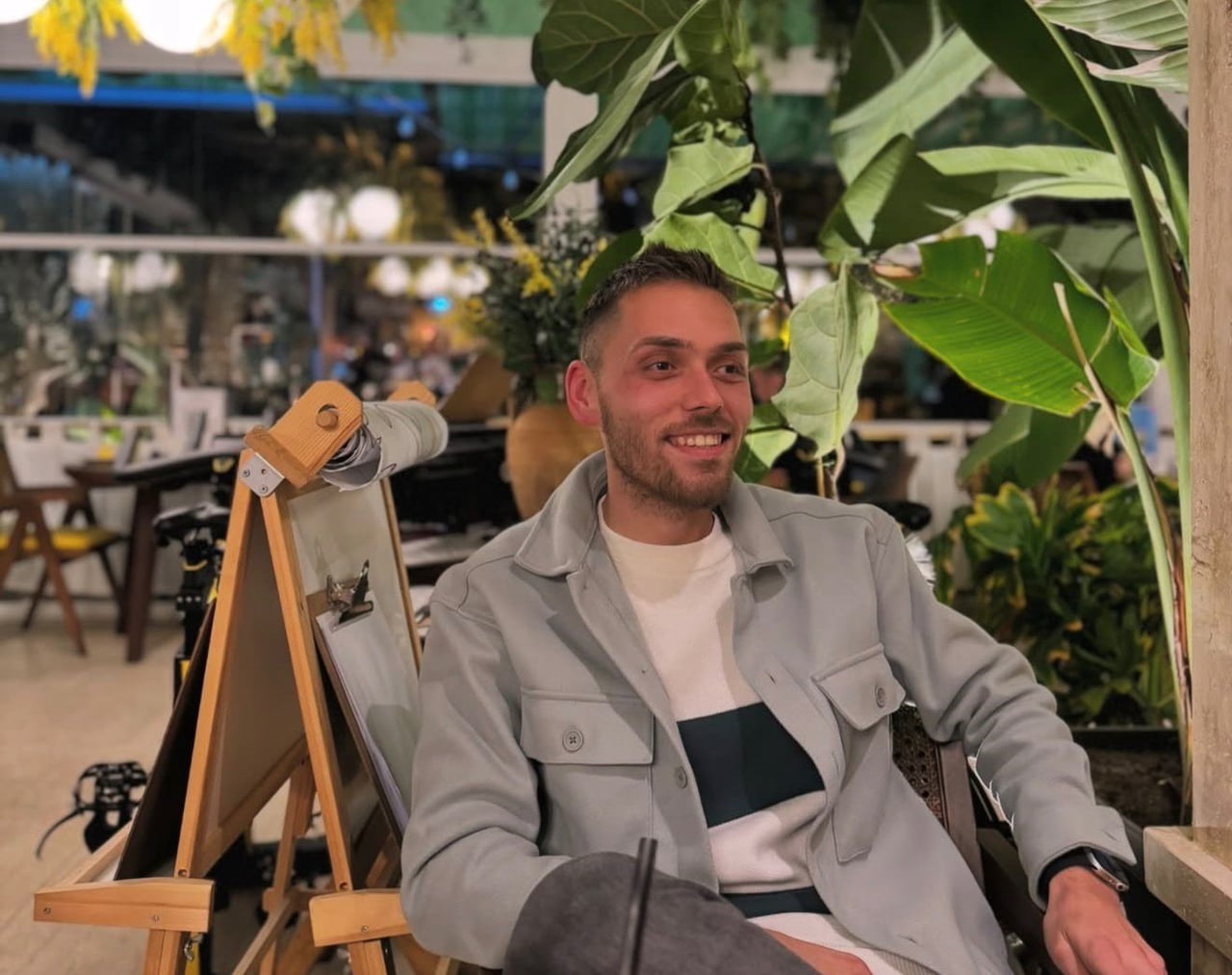 ANTALYA’NIN ALANYA İLÇESİNDE DİREKSİYON HAKİMİYETİNİ KAYBEDEN SÜRÜCÜ YOL KENARINDA BULUNAN ALT...