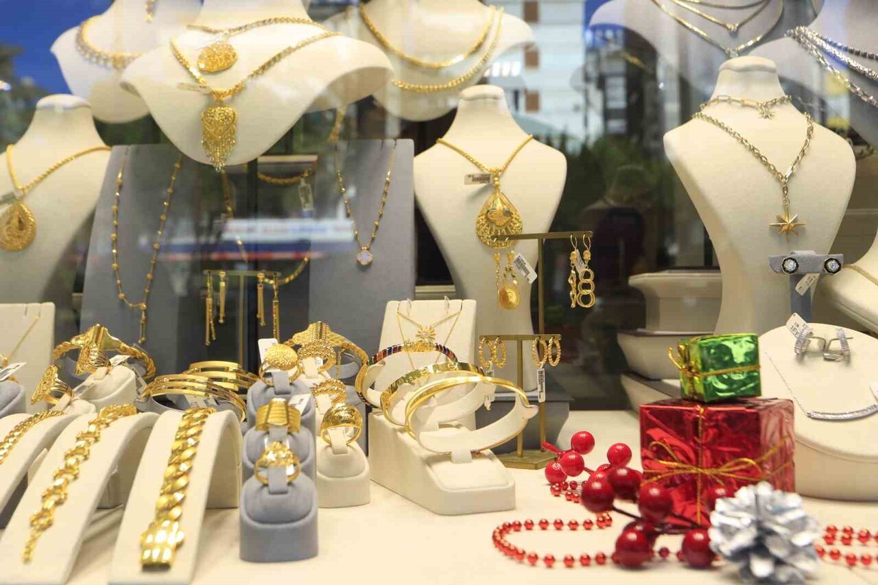 ANTALYA TİCARET İL MÜDÜRLÜĞÜ EKİPLERİNCE KUYUMCU VE EMLAKÇILARA YÖNELİK DENETİM YAPILDI. ANTALYA...