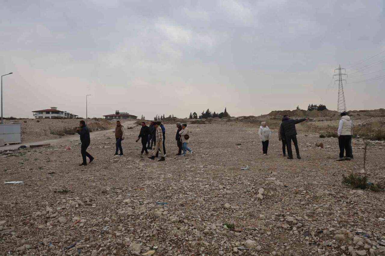 ARAZİDEKİ VATANDAŞLAR