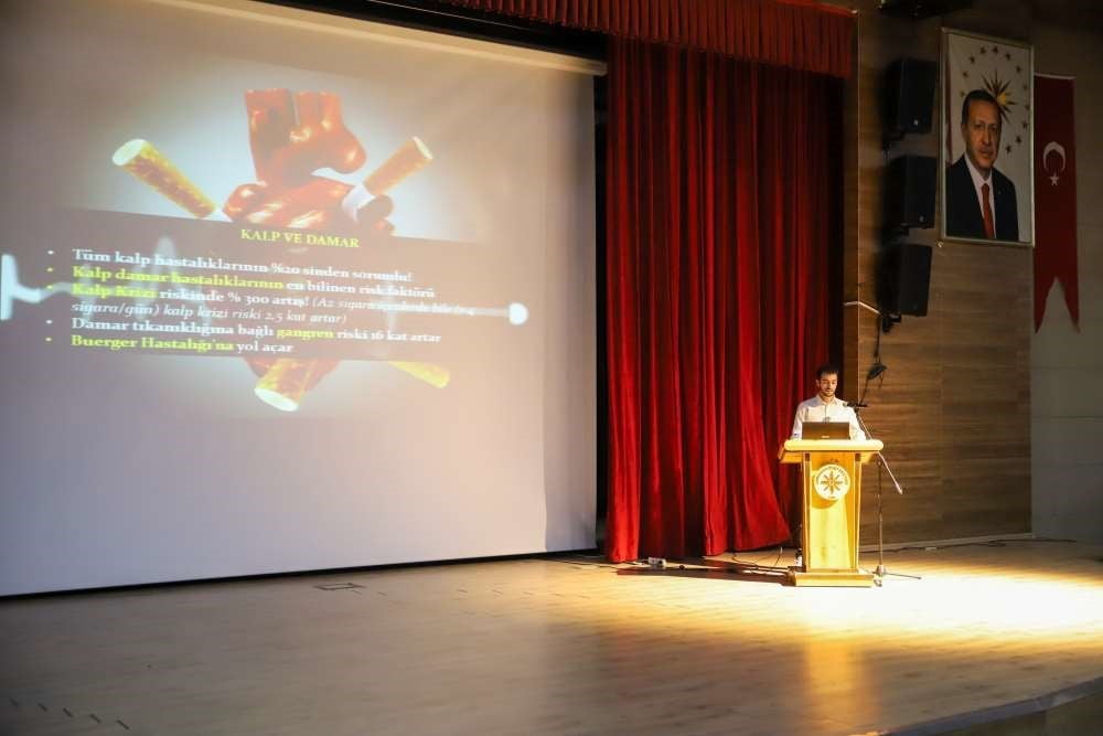 ARDAAHAN'DA "BAĞIMLILIKLA MÜCADELE KONFERANSI" DÜZENLENDİ. (OLGUN YILDIZ/ARDAHAN-İHA)