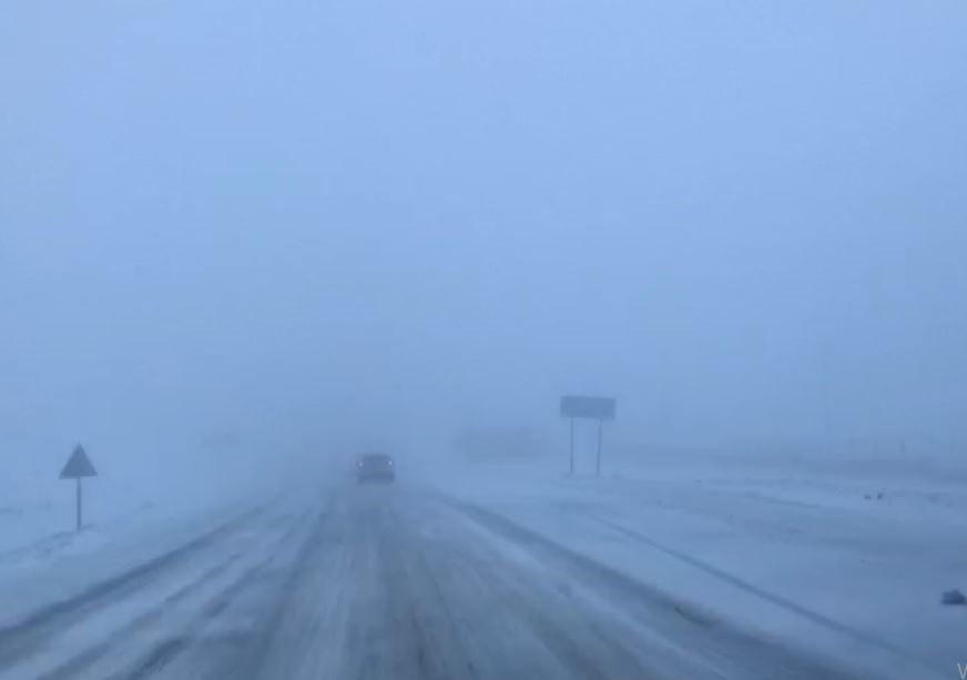 ARDAHAN'DA, SABAH SAATLERİNDE BAŞLAYAN KAR YAĞIŞI, YÜKSEK KESİMLERDE ULAŞIMDA AKSAMALARA NEDEN...