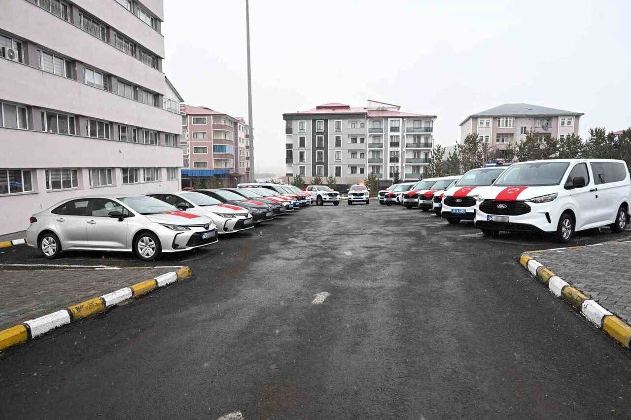 ARDAHAN’DA EMNİYETE TAHSİS EDİLEN 20 YENİ ARAÇ TÖRENLE HİZMETE ALINDI.   (OLGUN...