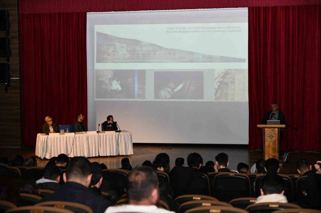 ARDAHAN VALİSİ HAYRETTİN ÇİÇEK, ARDAHAN ÜNİVERSİTESİ ARKEOLOJİ BÖLÜMÜ EV SAHİPLİĞİNDE DÜZENLENEN...