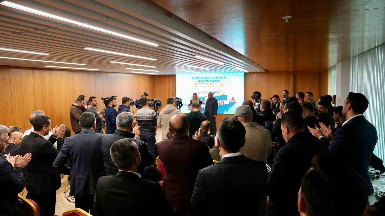 ARNAVUTKÖY BELEDİYESİ’NDE CUMHURİYET HALK PARTİSİ (CHP) MECLİS ÜYELERİ ERCAN DUMAN VE MUTLU NAK...