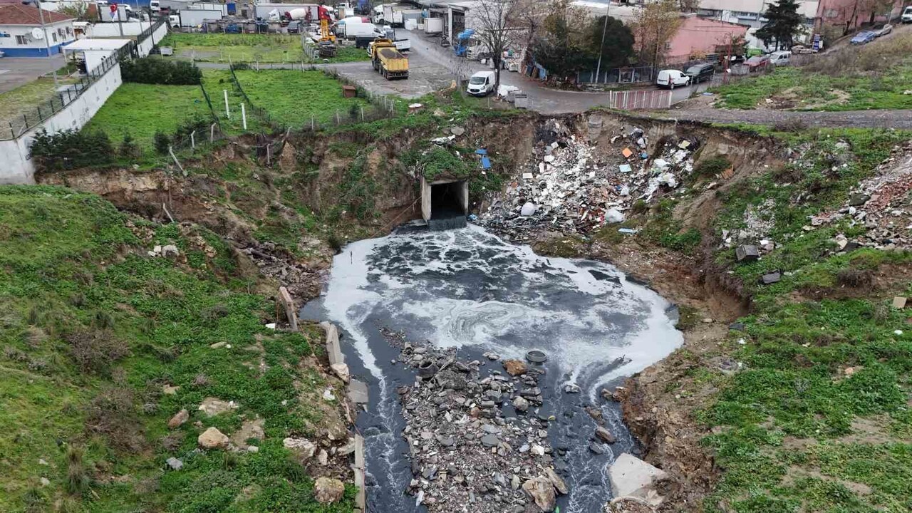 ARTAN NÜFUS VE SANAYİLEŞEN BÖLGELER NEDENİYLE DERELERE VERİLEN KİMYASAL VE LAĞIM ATIKLARI, İSKİ...