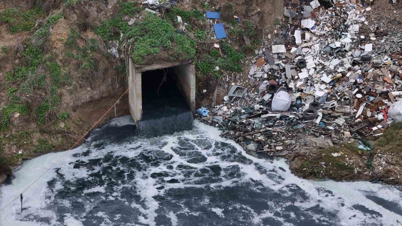 ARTAN NÜFUS VE SANAYİLEŞEN BÖLGELER NEDENİYLE DERELERE VERİLEN KİMYASAL VE LAĞIM ATIKLARI, İSKİ...
