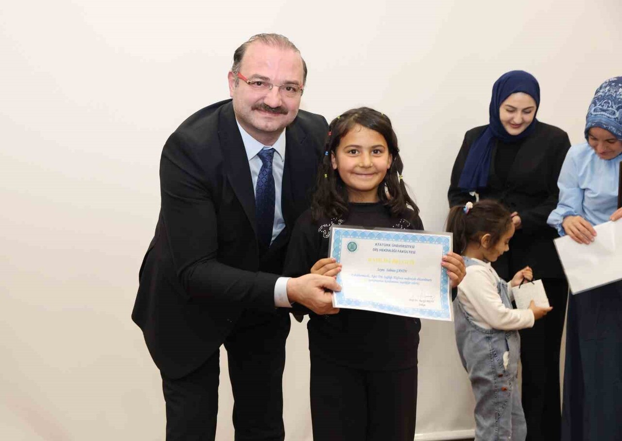 ATATÜRK ÜNİVERSİTESİ DİŞ HEKİMLİĞİ FAKÜLTESİ, 2025–2026 EĞİTİM-ÖĞRETİM YILI BEYAZ ÖNLÜK GİYME...