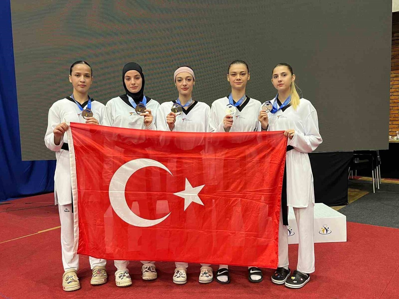 AVRUPA ÜMİTLER TAEKWONDO ŞAMPİYONASI’NIN ÜÇÜNCÜ GÜNÜNDE MİLLİ SPORCULAR BİRİSİ ALTIN OLMAK ÜZERE...