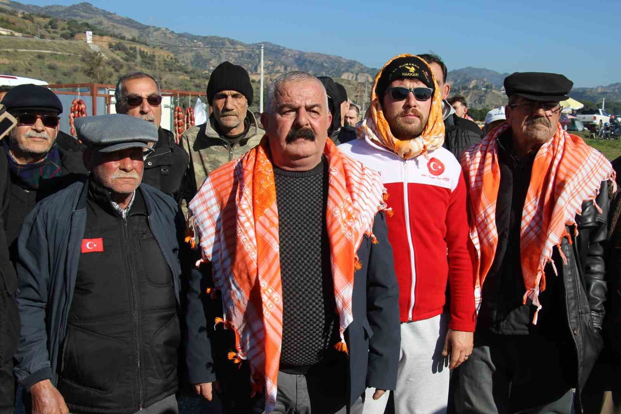 AYDIN'DA ŞAP HASTALIĞI GEREKÇESİYLE ERTELENEN DEVE GÜREŞLERİYLE İLGİLİ BELİRSİZLİK DEVAM EDERKEN...