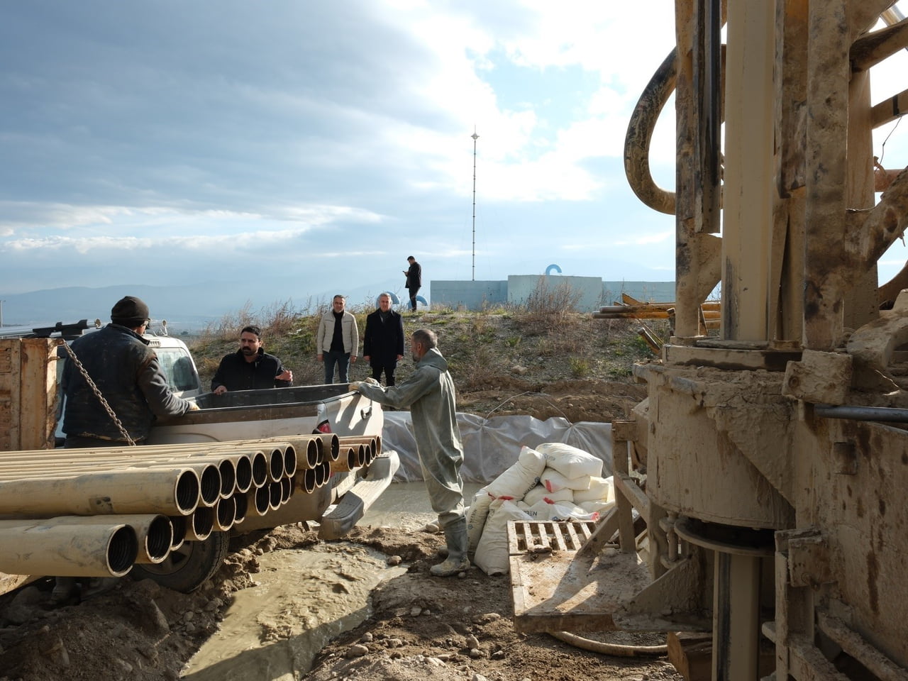 AYDIN'IN BUHARKENT İLÇESİNDE İÇME SUYU TEMİNİ KAPSAMINDA YÜRÜTÜLEN SONDAJ ÇALIŞMALARINI İNCELEYEN...