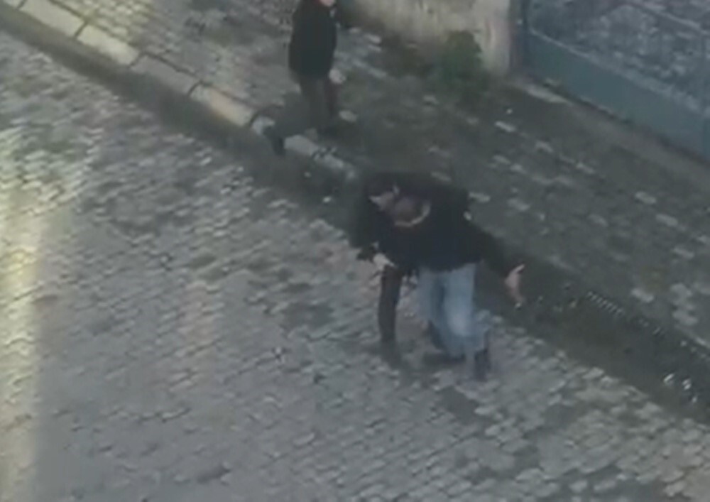 AYDIN'IN EFELER İLÇESİNDE BİR KİŞİYİ BACAKLARINDAN SİLAHLA VURARAK YARALADIKTAN SONRA OLAY...