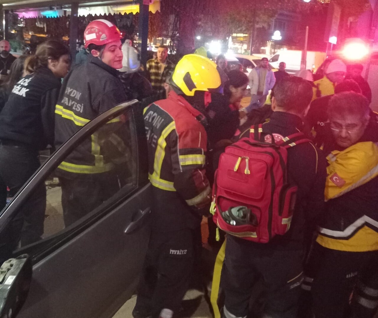 AYDIN'IN EFELER İLÇESİNDE SÜRÜCÜNÜN DİREKSİYON HAKİMİYETİNİ KAYBETTİĞİ OTOMOBİL TAKLA ATIP BANKA...