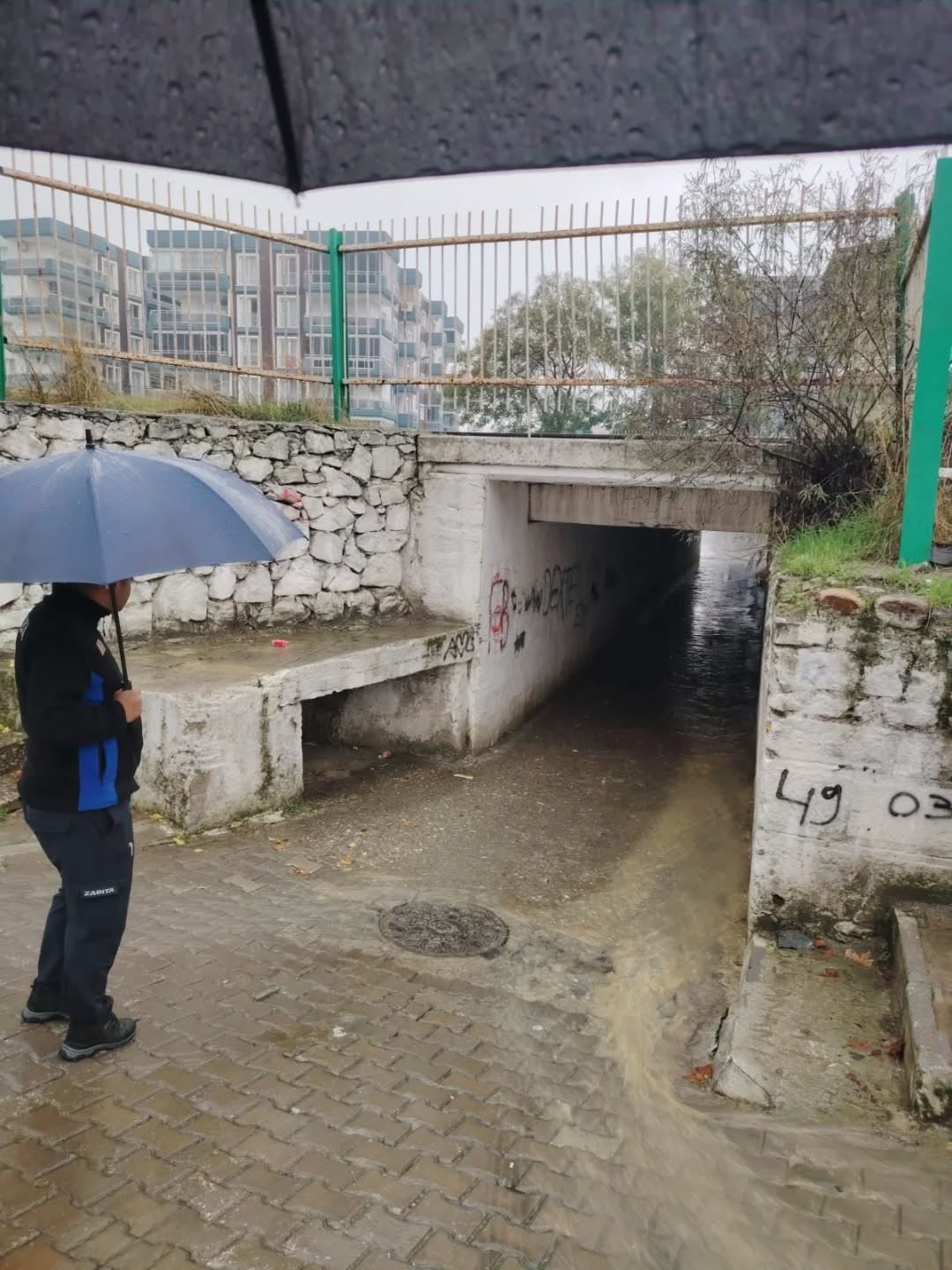 AYDIN'IN GERMENCİK İLÇESİNDE ZABITA EKİPLERİ ÖĞRENCİLERİN GÜVENLİĞİNİN SAĞLANMASI AMACIYLA...