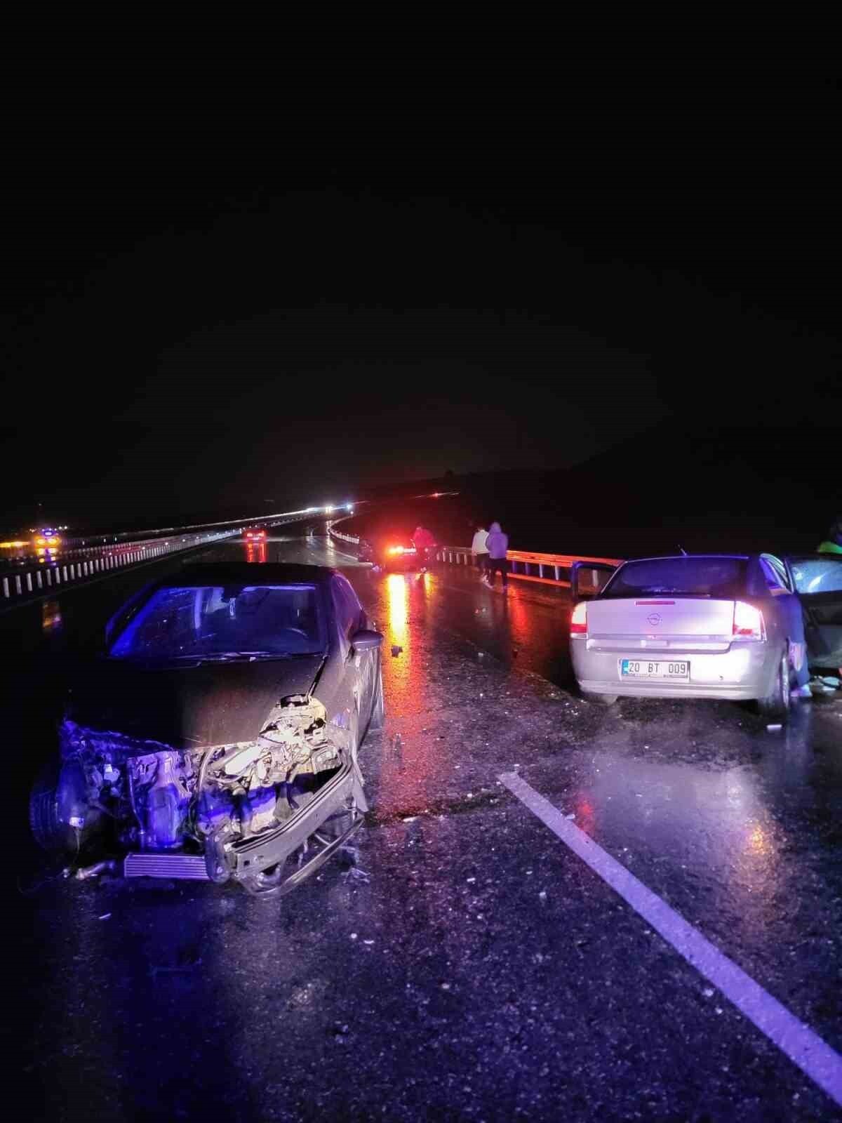 AYDIN'IN KUYUCAK İLÇESİNDE BARİYERE ÇARPIP SAVRULAN ARACA BİR BAŞKA ARACIN ÇARPMASI SONUCU MEYDANA...