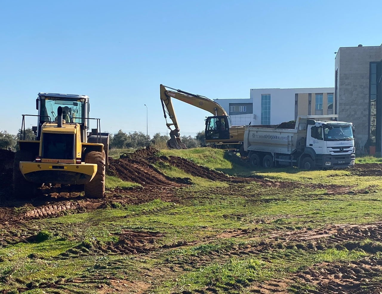 AYDIN ADNAN MENDERES ÜNİVERSİTESİ (ADÜ) MERKEZ KAMPÜSÜ’NDE YER ALAN MERKEZ LABORATUVARI ÇEVRESİ...