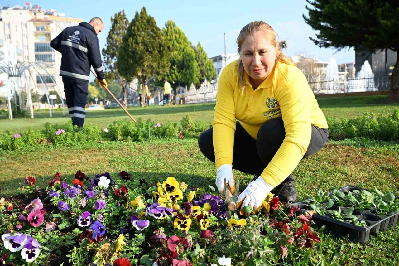 AYDIN BÜYÜKŞEHİR BELEDİYE BAŞKANI ÖZLEM ÇERÇİOĞLU’NUN KENT GENELİNDE YÜRÜTTÜĞÜ ÇEVRE BAKIM VE...
