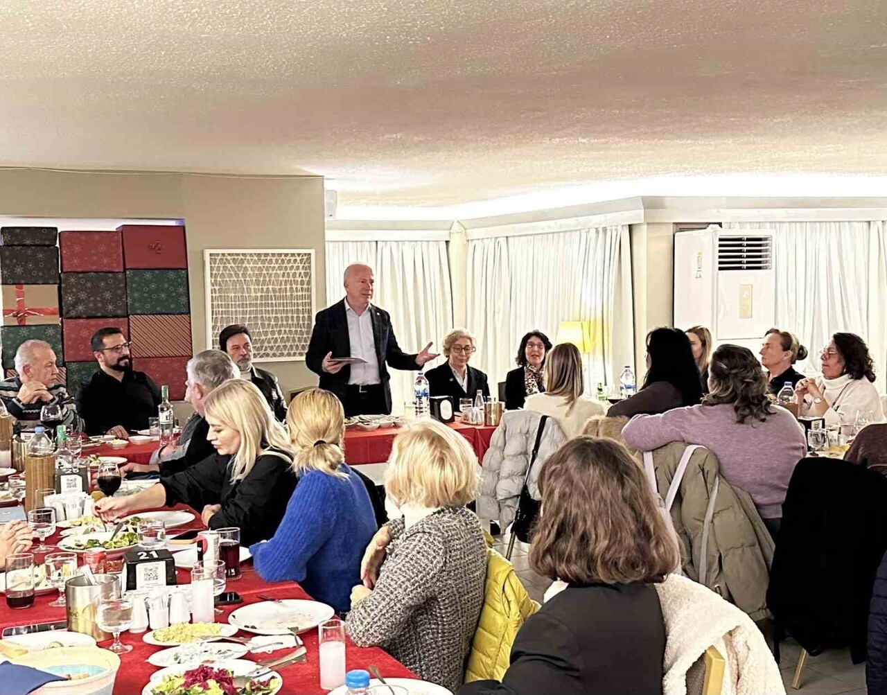 AYDIN ECZACI ODASI BAŞKANI SEFA KARAASLAN, BÖLGE ZİYARETLERİ KAPSAMINDA KUŞADASI’NDA ECZACILARLA...