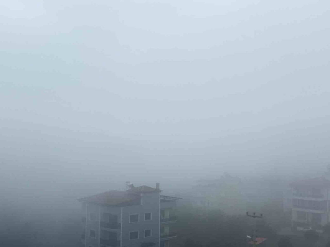 AYDIN’IN BOZDOĞAN İLÇESİNDE SABAH SAATLERİNDEN İTİBAREN ETKİLİ OLAN SİS, ÖZELLİKLE YÜKSEK...