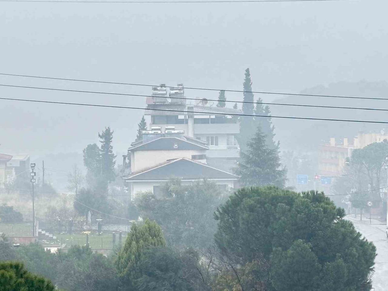 AYDIN’IN BOZDOĞAN İLÇESİNDE SABAH SAATLERİNDEN İTİBAREN ETKİLİ OLAN SİS, ÖZELLİKLE YÜKSEK...